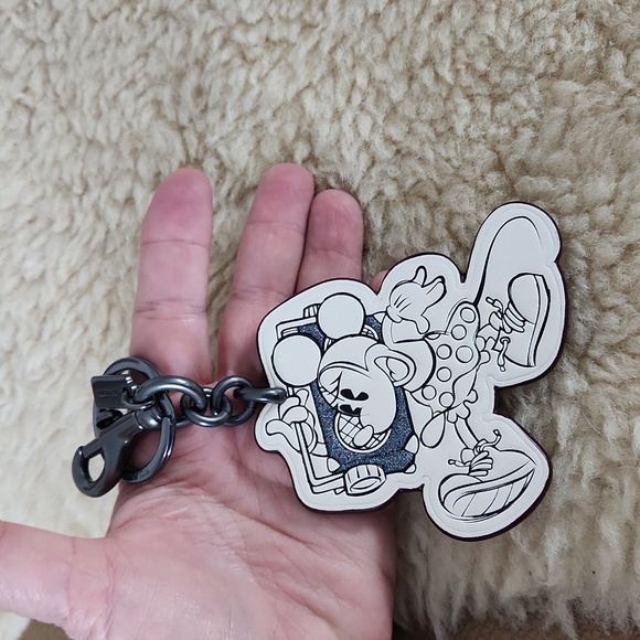 NWOT Coach X Disney Minnie Mouse Jammin Boombox Key Ring/Bag Charm ๐ค๐ญ๐โฅ๏ธ - Picture 9 of 10